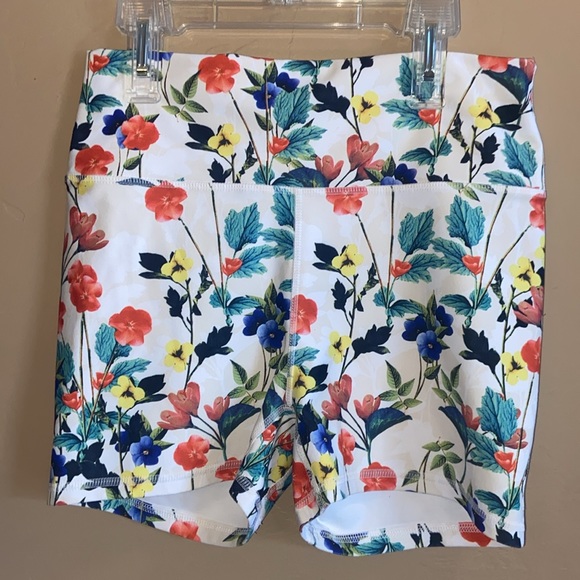 Fabletics Define High-Waisted Short Women white floral size medium work out run - Picture 3 of 5